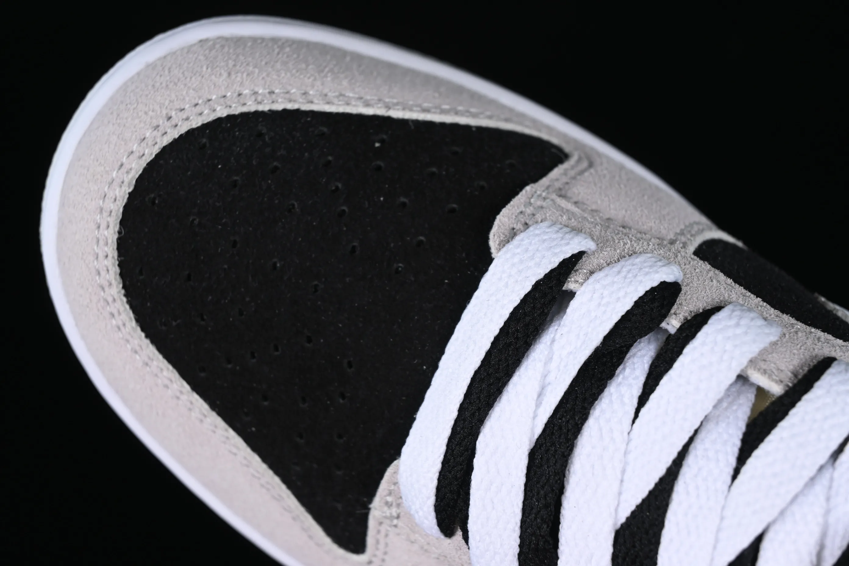 All Categories Nk SB Dunk Series Nk SB Dunk Low Low-top sneakers Cost-effective version Nk Dunk Low Retro "Vast Grey" Black and gray rabbit SB low-top sports and leisure sneakers DD8338-001